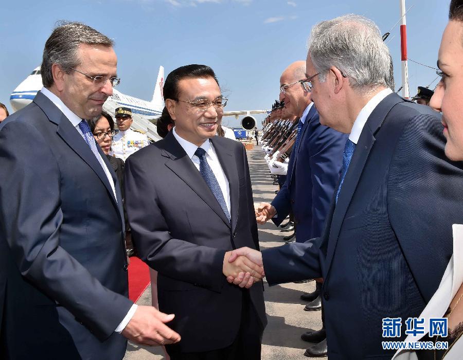 6月19日，國務院總理李克強乘專機抵達雅典國際機場，開始對希臘進行正式訪問。希臘總理薩馬拉斯在機場為李克強舉行隆重的歡迎儀式。新華社記者 李濤 攝