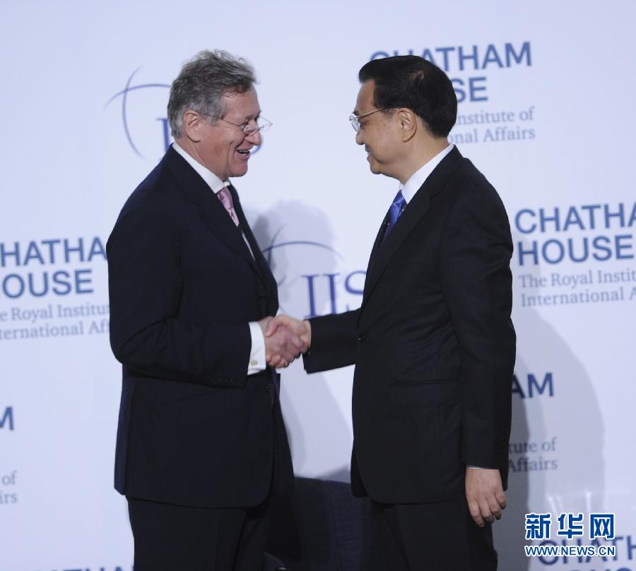  6月18日，國務(wù)院總理李克強(qiáng)在倫敦金融城市長官邸面向英國皇家國際問題研究所和國際戰(zhàn)略研究所兩大智庫發(fā)表題為《共建包容發(fā)展的美好世界》的演講。新華社記者 張鐸 攝 