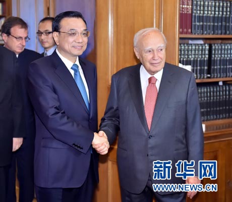 6月20日，國務(wù)院總理李克強在雅典總統(tǒng)府會見希臘總統(tǒng)帕普利亞斯。 新華社記者 李濤 攝