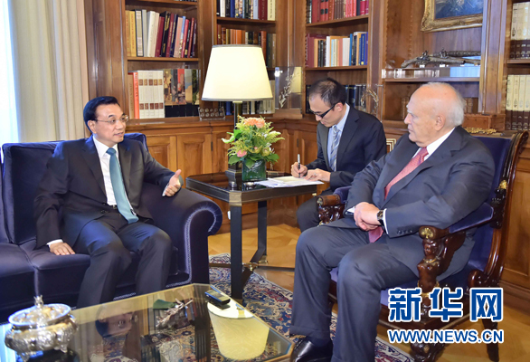 6月20日，國務(wù)院總理李克強在雅典總統(tǒng)府會見希臘總統(tǒng)帕普利亞斯。 新華社記者 李濤 攝