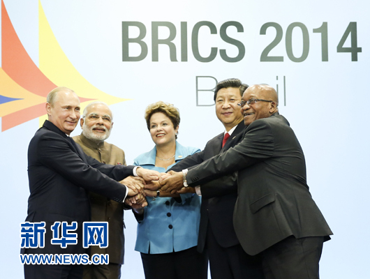 這是習近平同出席會晤的巴西總統(tǒng)羅塞夫、俄羅斯總統(tǒng)普京、印度總理莫迪、南非總統(tǒng)祖馬合影。新華社記者 蘭紅光 攝