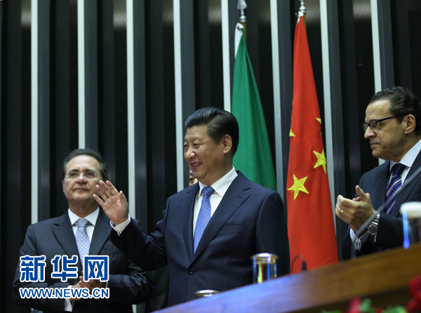 7月16日，國家主席習(xí)近平在巴西國會(huì)發(fā)表《弘揚(yáng)傳統(tǒng)友好共譜合作新篇》的演講。 新華社記者 蘭紅光 攝 