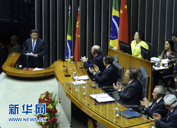 7月16日，國家主席習(xí)近平在巴西國會(huì)發(fā)表《弘揚(yáng)傳統(tǒng)友好共譜合作新篇》的演講。 新華社記者 劉建生 攝