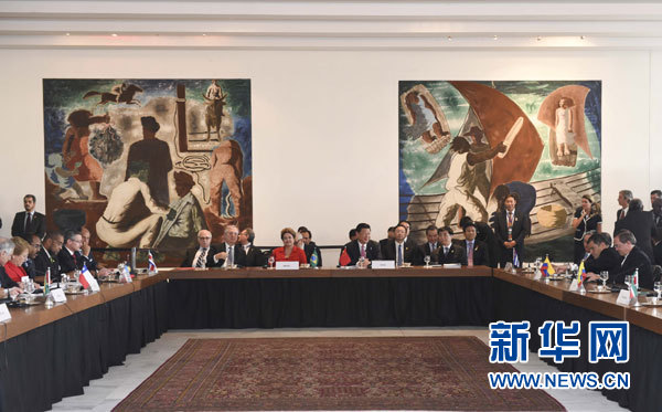 當(dāng)?shù)貢r(shí)間7月17日，國家主席習(xí)近平出席在巴西利亞舉行的中國－拉美和加勒比國家領(lǐng)導(dǎo)人會(huì)晤。 新華社記者 李學(xué)仁 攝