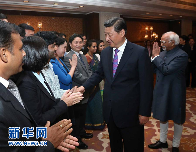 9月18日，國家主席習近平在印度世界事務委員會發(fā)表題為《攜手追尋民族復興之夢》的重要演講。演講結束后，習近平接見中印兩國青年代表。新華社記者 龐興雷 攝
