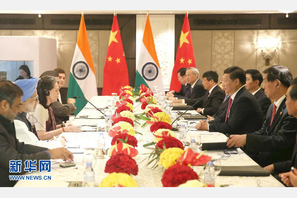 9月19日，國家主席習(xí)近平在新德里會見印度國大黨主席索尼婭&middot;甘地和前總理辛格。 新華社記者姚大偉攝