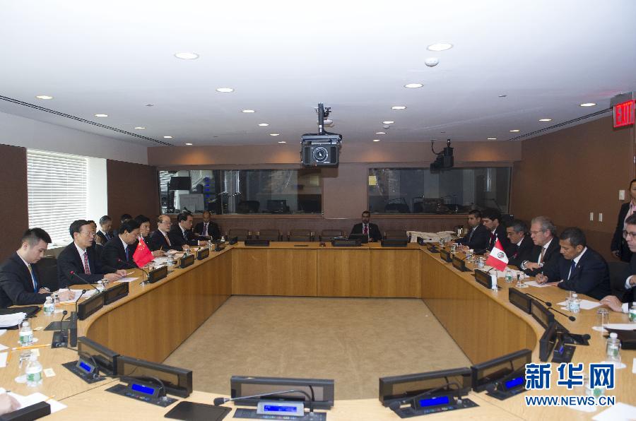 9月23日，出席聯(lián)合國(guó)氣候峰會(huì)的國(guó)家主席習(xí)近平特使、國(guó)務(wù)院副總理張高麗在紐約聯(lián)合國(guó)總部會(huì)見(jiàn)秘魯總統(tǒng)烏馬拉。 新華社記者 王曄 攝 