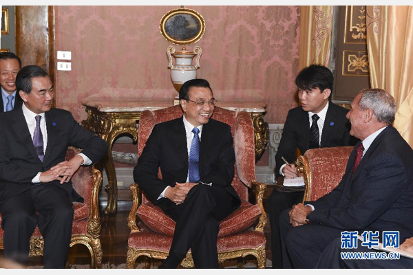 10月15日，中國國務(wù)院總理李克強(qiáng)在羅馬會見意大利參議長格拉索。 新華社記者謝環(huán)馳攝 