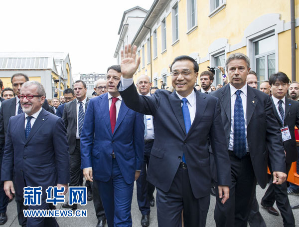 10月16日，中國國務(wù)院總理李克強在米蘭與意大利總理倫齊共同出席第五屆中意創(chuàng)新合作周大會并致辭。這是李克強抵達位于米蘭理工大學(xué)的會場。新華社記者王曄攝