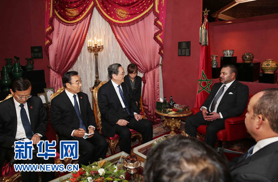 11月4日，中國(guó)全國(guó)政協(xié)主席俞正聲在非斯會(huì)見(jiàn)摩洛哥國(guó)王穆罕默德六世。 新華社記者 劉衛(wèi)兵 攝