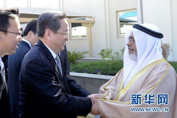 11月6日，正在巴林進(jìn)行正式友好訪問(wèn)的全國(guó)政協(xié)主席俞正聲在麥納麥會(huì)見(jiàn)巴林國(guó)民議會(huì)議長(zhǎng)兼眾議長(zhǎng)扎赫拉尼。 新華社記者 張鐸 攝