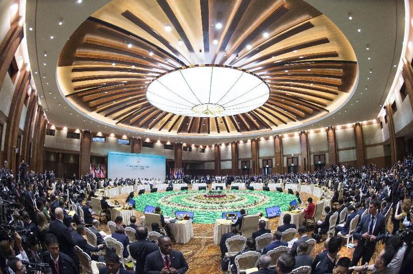  11月13日，中國國務(wù)院總理李克強(qiáng)在緬甸內(nèi)比都出席第九屆東亞峰會。 新華社記者 王曄 攝