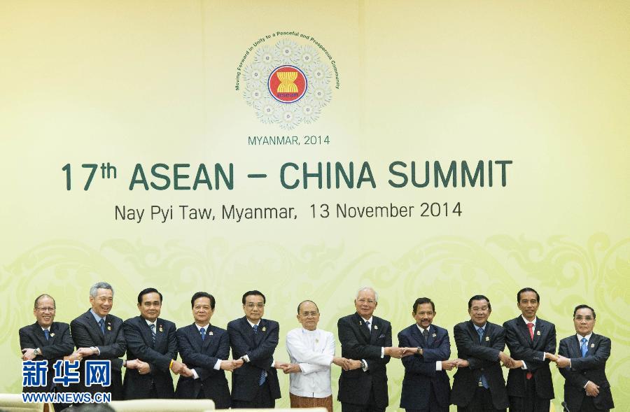 11月13日，中國(guó)國(guó)務(wù)院總理李克強(qiáng)在緬甸內(nèi)比都出席第17次中國(guó)－東盟（10+1）領(lǐng)導(dǎo)人會(huì)議。 新華社記者 王曄 攝