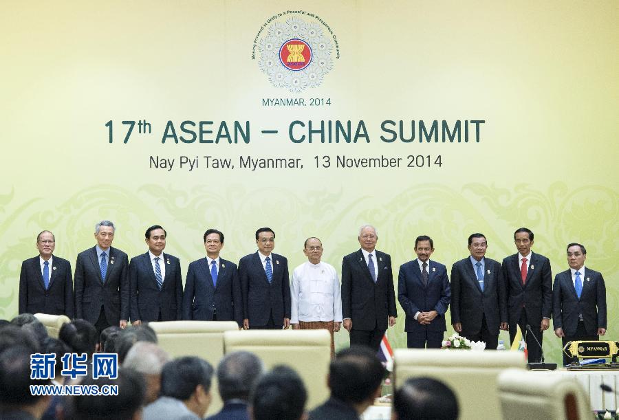 11月13日，中國(guó)國(guó)務(wù)院總理李克強(qiáng)在緬甸內(nèi)比都出席第17次中國(guó)－東盟（10+1）領(lǐng)導(dǎo)人會(huì)議。 新華社記者 王曄 攝