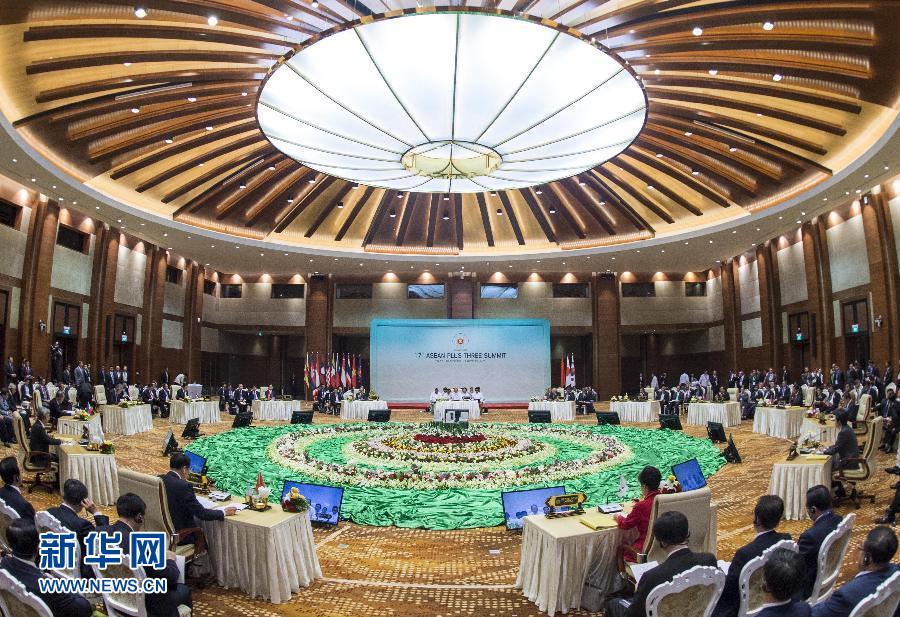 11月13日，中國國務(wù)院總理李克強在緬甸首都內(nèi)比都出席第17次東盟與中日韓（10+3）領(lǐng)導人會議。 新華社記者 王曄 攝