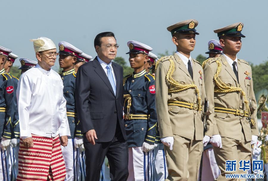 11月14日，國務(wù)院總理李克強在內(nèi)比都同緬甸總統(tǒng)吳登盛舉行會談。這是會談前，吳登盛在緬甸總統(tǒng)府前廣場為李克強舉行隆重的歡迎儀式。新華社記者 王曄 攝