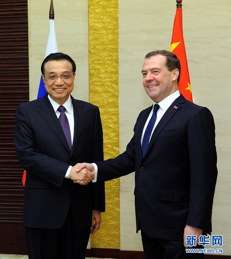 12月15日，中國(guó)國(guó)務(wù)院總理李克強(qiáng)在阿斯塔納會(huì)見俄羅斯總理梅德韋杰夫。 新華社記者 饒愛民 攝