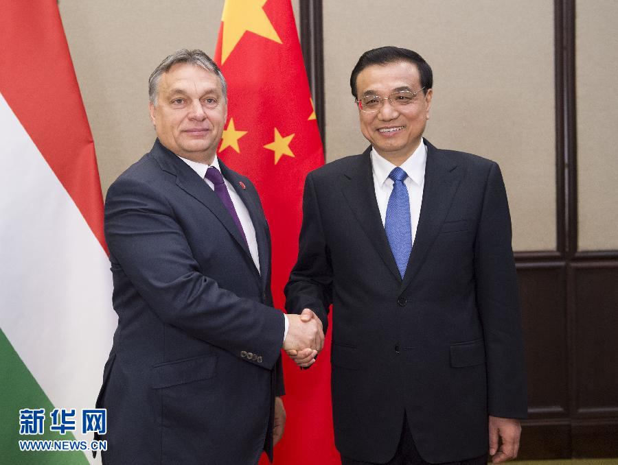 12月17日，中國國務(wù)院總理李克強(qiáng)在貝爾格萊德會見匈牙利總理歐爾班。 新華社記者黃敬文攝 