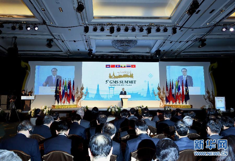 12月20日，中國國務(wù)院總理李克強在曼谷出席大湄公河次區(qū)域經(jīng)濟合作領(lǐng)導(dǎo)人第五次會議。這是李克強在開幕式上致辭。 新華社記者饒愛民攝 