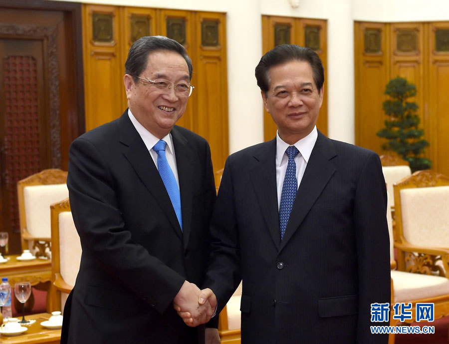 12月25日至27日，中共中央政治局常委、全國政協(xié)主席俞正聲對越南進(jìn)行正式訪問。這是12月26日，俞正聲在河內(nèi)會見越南政府總理阮晉勇。 新華社記者馬占成攝