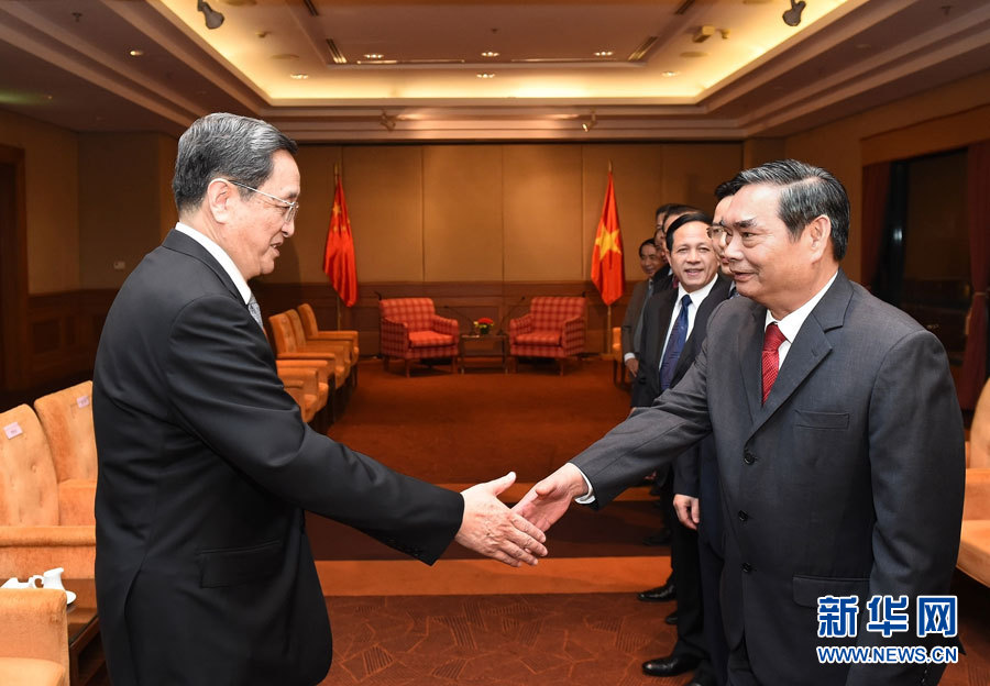 12月25日至27日，中共中央政治局常委、全國政協(xié)主席俞正聲對越南進(jìn)行正式訪問。這是12月25日，俞正聲在河內(nèi)會見越共中央書記處常務(wù)書記黎鴻英。 新華社記者劉建生攝