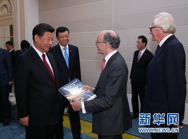 10月22日，國家主席習(xí)近平在倫敦集體會見英國前首相布朗等英國友人。新華社記者 龐興雷 攝 