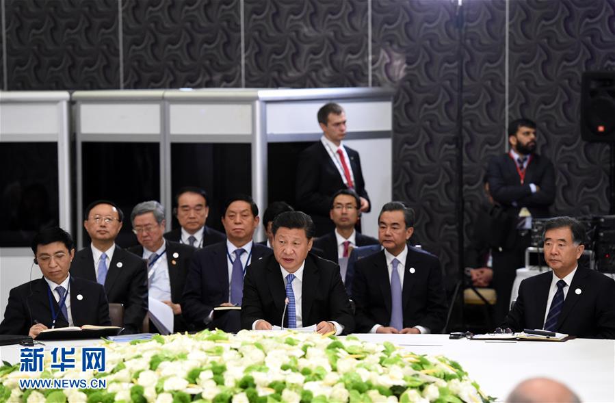  11月15日，金磚國(guó)家領(lǐng)導(dǎo)人非正式會(huì)晤在土耳其安塔利亞舉行，中國(guó)國(guó)家主席習(xí)近平、俄羅斯總統(tǒng)普京、印度總理莫迪、南非總統(tǒng)祖馬、巴西總統(tǒng)羅塞夫出席。習(xí)近平在會(huì)上發(fā)表題為《開(kāi)拓機(jī)遇應(yīng)對(duì)挑戰(zhàn)》的重要講話。 新華社記者 饒愛(ài)民 攝 