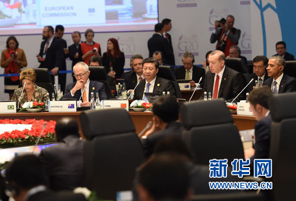 11月15日，國家主席習(xí)近平在土耳其安塔利亞出席二十國集團(tuán)領(lǐng)導(dǎo)人第十次峰會(huì)第一階段會(huì)議。 新華社記者李學(xué)仁攝 