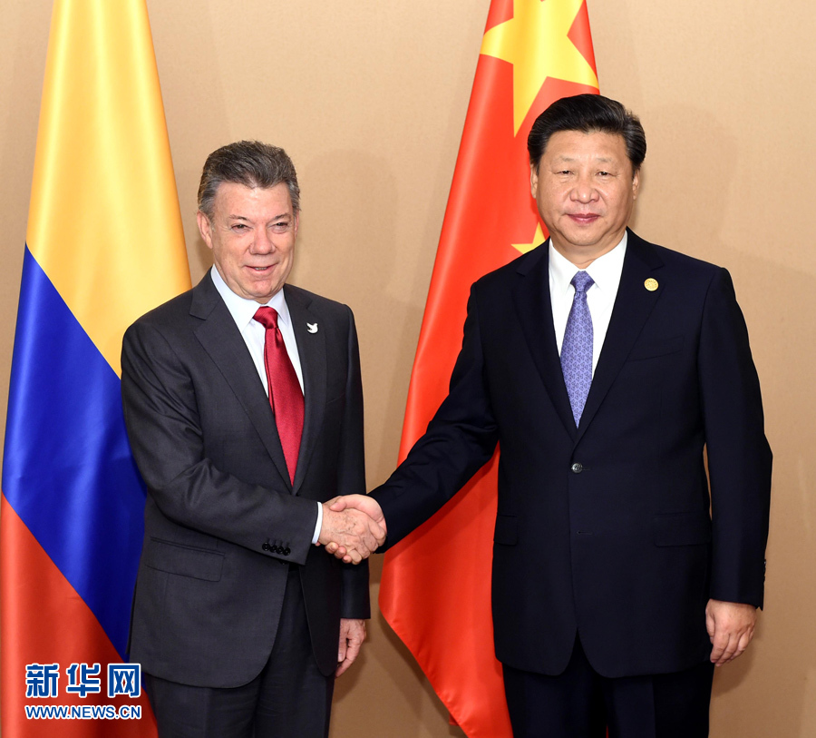 11月18日，國家主席習(xí)近平在菲律賓馬尼拉會見哥倫比亞總統(tǒng)桑托斯。 新華社記者 饒愛民 攝