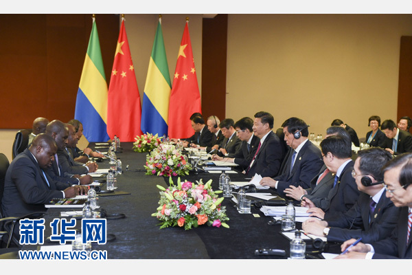 12月3日，國家主席習近平在約翰內(nèi)斯堡會見加蓬總統(tǒng)邦戈。新華社記者 謝環(huán)馳 攝 