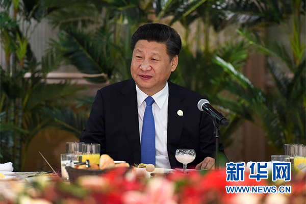 12月4日，國家主席習(xí)近平在約翰內(nèi)斯堡集體會(huì)見13位非洲國家領(lǐng)導(dǎo)人。 新華社記者 謝環(huán)馳 攝