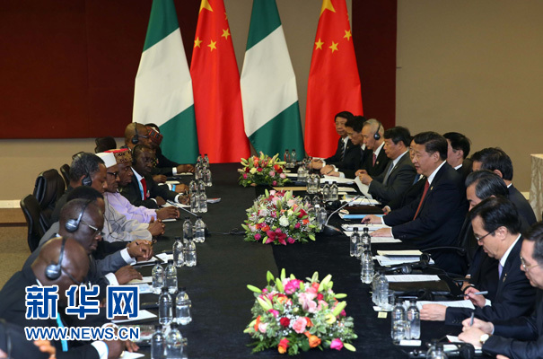 12月4日，國(guó)家主席習(xí)近平在約翰內(nèi)斯堡會(huì)見(jiàn)尼日利亞總統(tǒng)布哈里。 新華社記者 龐興雷 攝 