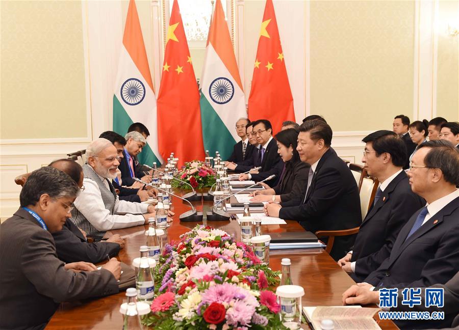 6月23日，國家主席習(xí)近平在烏茲別克斯坦塔什干會見印度總理莫迪。新華社記者 饒愛民攝