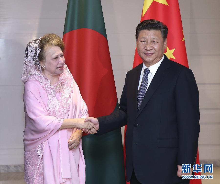 10月14日，國(guó)家主席習(xí)近平在達(dá)卡會(huì)見孟加拉國(guó)民族主義黨主席卡莉達(dá)&middot;齊亞。  新華社記者龐興雷攝 