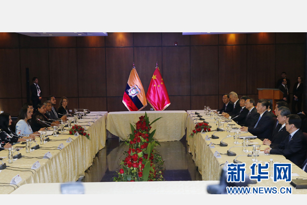 當?shù)貢r間11月18日，國家主席習近平在基多會見厄瓜多爾國民代表大會主席里瓦德內(nèi)拉。 新華社記者 鞠鵬 攝