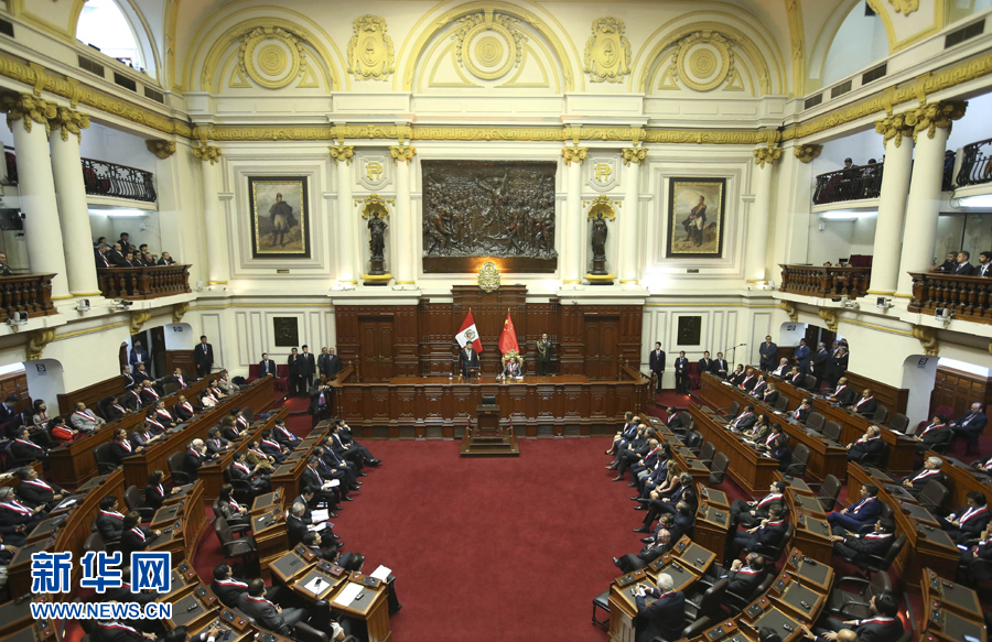 11月21日，國(guó)家主席習(xí)近平在秘魯國(guó)會(huì)發(fā)表題為《同舟共濟(jì)、揚(yáng)帆遠(yuǎn)航，共創(chuàng)中拉關(guān)系美好未來(lái)》的重要演講。 新華社記者 龐興雷 攝