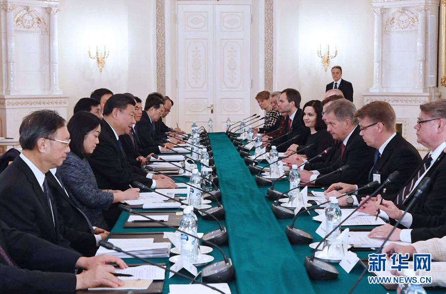 4月5日，國家主席習(xí)近平在赫爾辛基同芬蘭總統(tǒng)尼尼斯托舉行會(huì)談。 新華社記者 饒愛民 攝