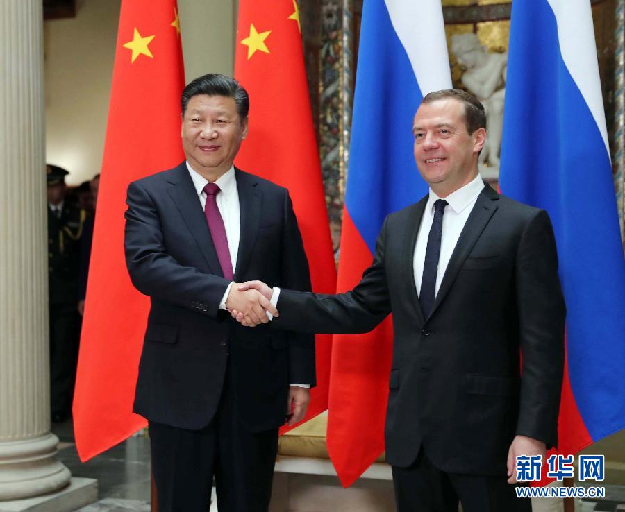 7月4日，國家主席習近平在莫斯科會見俄羅斯總理梅德韋杰夫。新華社記者 劉衛(wèi)兵 攝