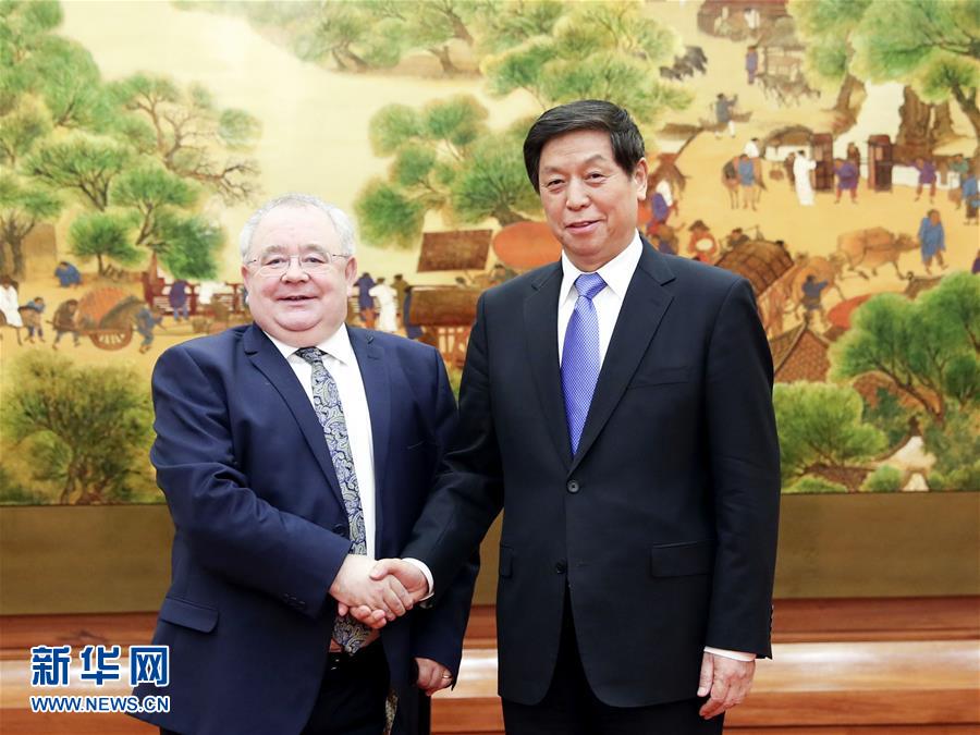 (時(shí)政)栗戰(zhàn)書與愛爾蘭眾議長(zhǎng)奧法喬爾舉行會(huì)談