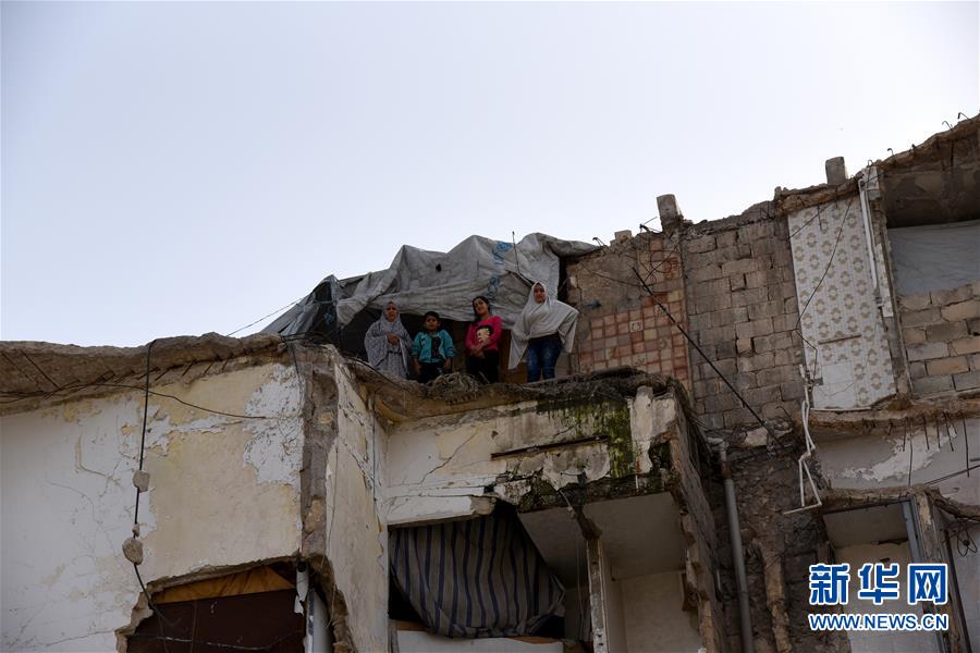 （國際&middot;圖文互動(dòng)）（4）上學(xué)夢何處安放&mdash;&mdash;敘利亞女孩阿明娜的危樓生活