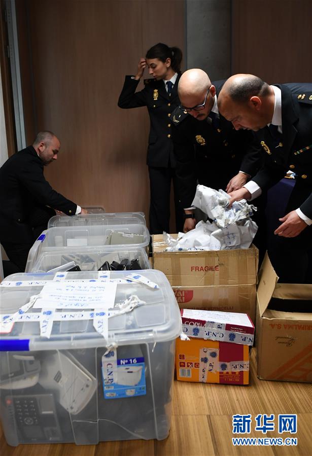(國(guó)際·圖文互動(dòng))(2)中西警方共同舉行“長(zhǎng)城行動(dòng)”證據(jù)移交儀式