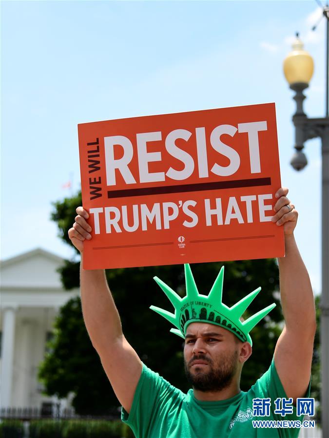 (國際)(1)美國多地舉行反對移民執(zhí)法政策抗議活動