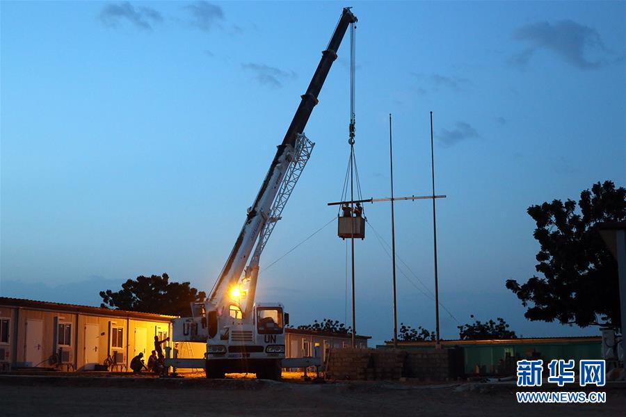 (國際·圖文互動)(3)拳拳赤子心 悠悠藍盔情——記中國赴蘇丹達爾富爾維和部隊度中秋和國慶佳節(jié)