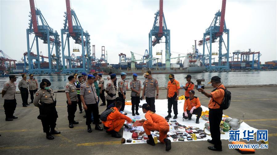 (國(guó)際)(3)印尼:失事客機(jī)未發(fā)生空中爆炸 已打撈起部分遇難者遺體