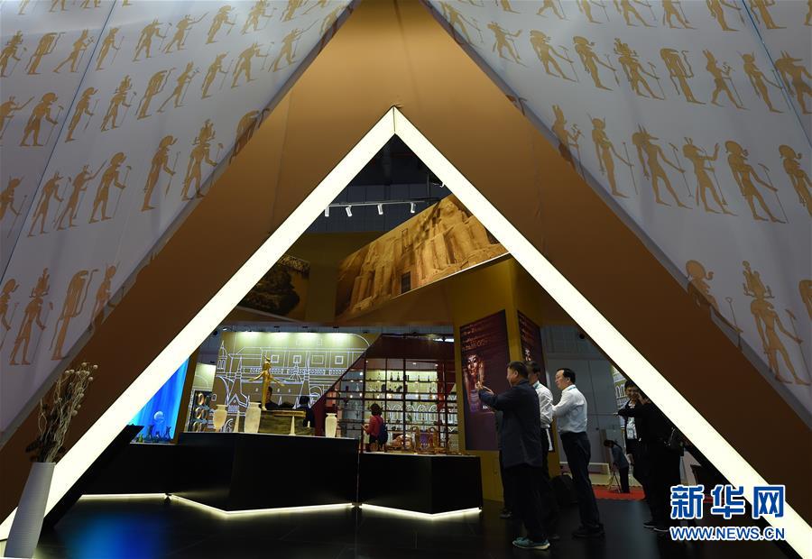 (新華全媒頭條·圖文互動(dòng))(4)人間正道 浩蕩前行——習(xí)近平主席出席首屆中國國際進(jìn)口博覽會(huì)紀(jì)實(shí)