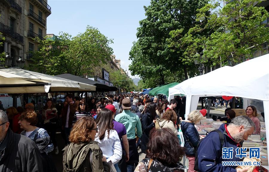 (國(guó)際·圖文互動(dòng))(5)通訊:花香馥郁 書香怡人——記西班牙巴塞羅那圣喬治節(jié)