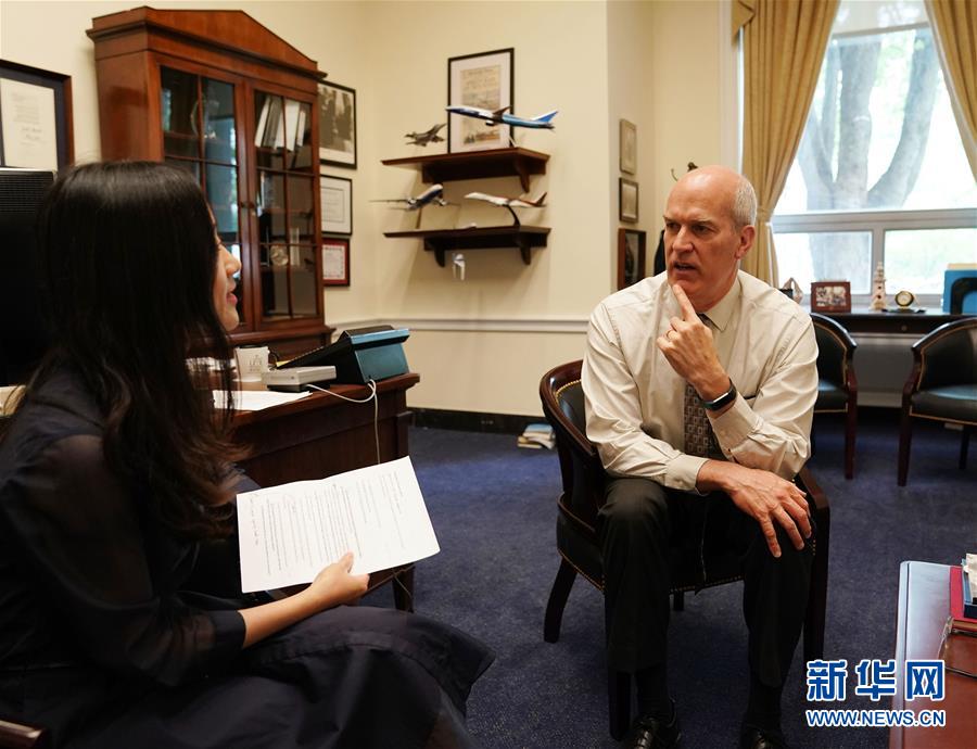 (國(guó)際·圖文互動(dòng))(1)專訪:美政府加征關(guān)稅損害美國(guó)工人與消費(fèi)者利益——訪美國(guó)國(guó)會(huì)眾議院美中工作小組共同主席拉森