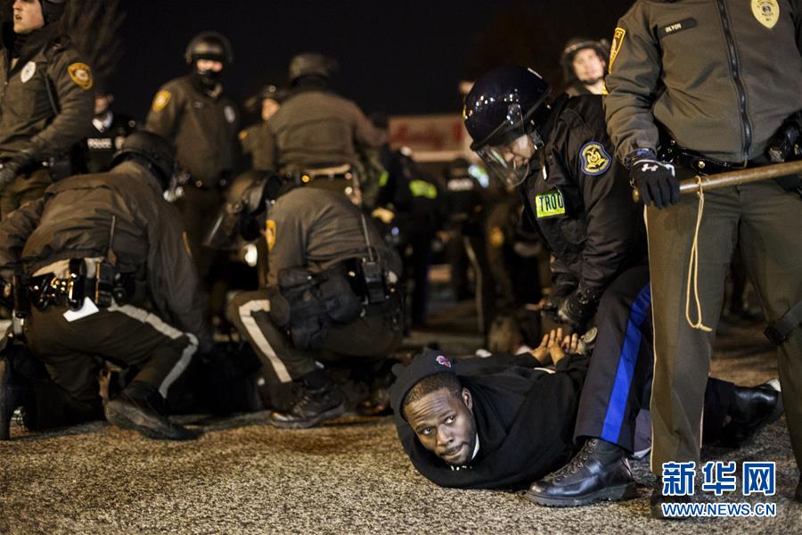 (國際·圖文互動)(1)中國人權研究會發(fā)表文章揭批“美式人權”虛偽本質