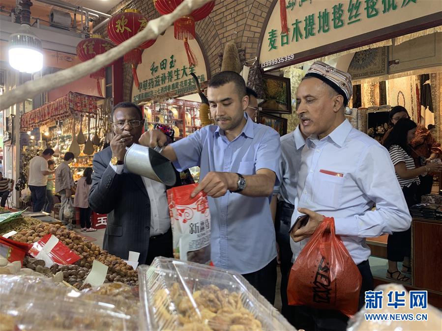 （圖文互動）（1）多國駐華使節(jié)參訪新疆：中國反恐、去極端化經驗值得學習借鑒