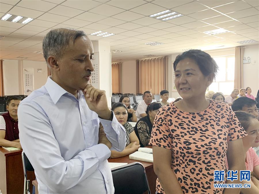 （圖文互動）（2）多國駐華使節(jié)參訪新疆：中國反恐、去極端化經驗值得學習借鑒